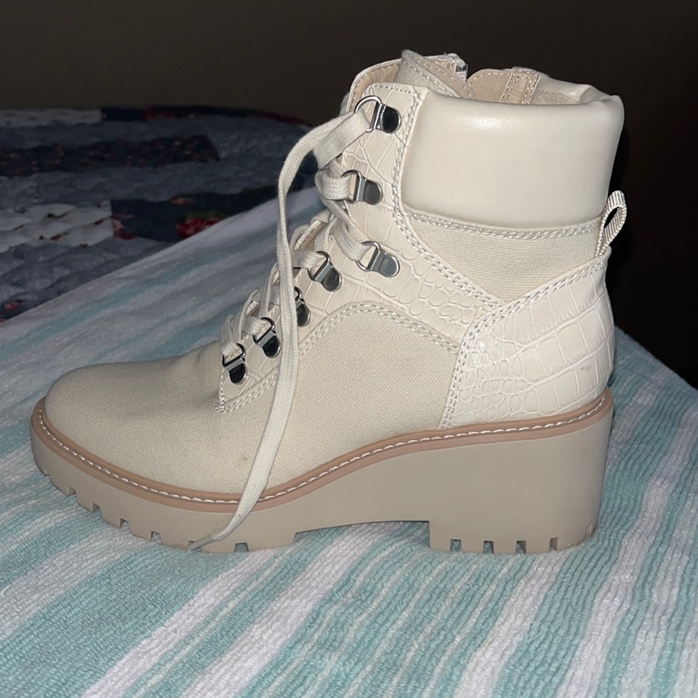 Worn once in very good conditions almost like new